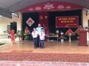 PCT tang qua 2hs.JPG - 