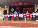 trao qua hs ngheo.JPG - 